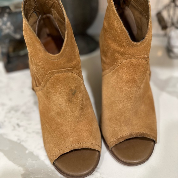 Open Toe fringed booties - Picture 4 of 4